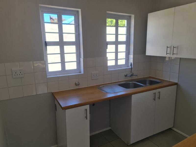 To Let 2 Bedroom Property for Rent in Oakglen Western Cape